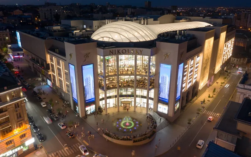 Nikolsky shopping mall at night, Kharkiv